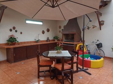 Acogedora Casa en VENTA en Surco con excelentes acabados🏡