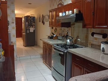 Acogedora Casa en VENTA en Surco con excelentes acabados🏡