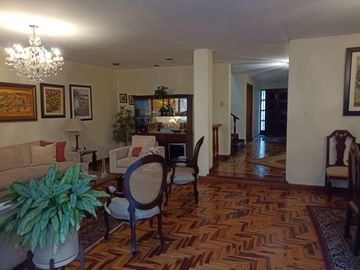 Acogedora Casa en VENTA en Surco con excelentes acabados🏡
