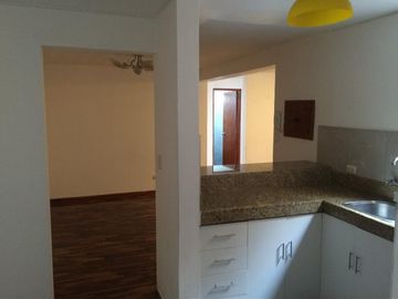 SURQQUILLO, BARRIO MEDICO, VENTA DEPARTAMENTO 2DO PISO