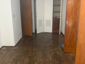 SURQQUILLO, BARRIO MEDICO, VENTA DEPARTAMENTO 2DO PISO