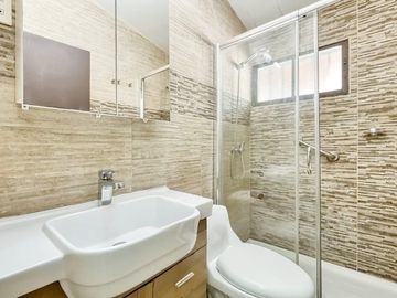EN VENTA LINDA CASA EN LA REINA