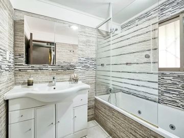 EN VENTA LINDA CASA EN LA REINA