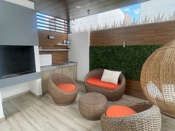 Casa Amoblada en Alquiler - Urbanización Manta Tenis