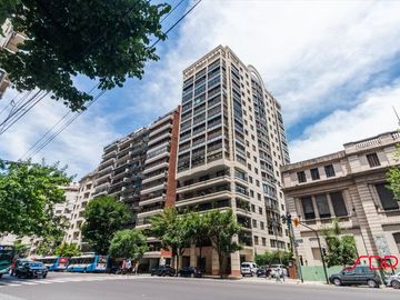 Impecable Piso Muy Luminoso con Cochera Fija - Palermo Chico
