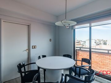 Impecable Piso Muy Luminoso con Cochera Fija - Palermo Chico