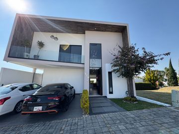 VENTA DE CASA EN LOMAS DE ANGELOPOLIS 1