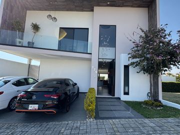 VENTA DE CASA EN LOMAS DE ANGELOPOLIS 1