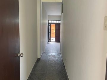 Surco amplia casa cerca Av. Caminos del Inca / Benavides