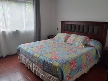 SE vende o arrienda casa de 5 dormitorios en Linares