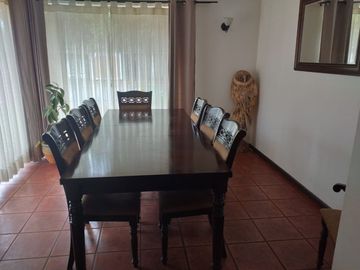SE vende o arrienda casa de 5 dormitorios en Linares