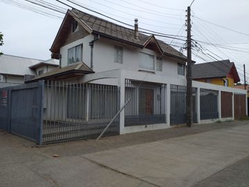 SE vende o arrienda casa de 5 dormitorios en Linares