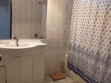 SE vende o arrienda casa de 5 dormitorios en Linares