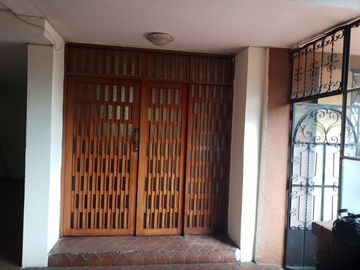 Venta de Casa Rentera para Negocio o Vivienda, El Batán, Zona Parque Metropolitano