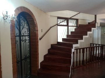 Venta de Casa Rentera para Negocio o Vivienda, El Batán, Zona Parque Metropolitano