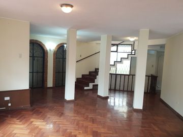 Venta de Casa Rentera para Negocio o Vivienda, El Batán, Zona Parque Metropolitano