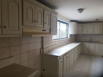 Venta de Casa Rentera para Negocio o Vivienda, El Batán, Zona Parque Metropolitano