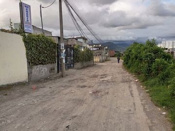VENDO TERRENO ESQUINERO con Casa en obra gris, parroquia Chillogallo, sur de Quito.