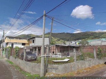 VENDO TERRENO ESQUINERO con Casa en obra gris, parroquia Chillogallo, sur de Quito.