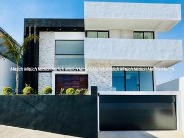 CASA EN VENTA ZONA CANTERAS $12,500,000.