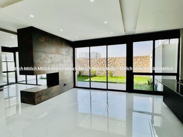 CASA EN VENTA ZONA CANTERAS $12,500,000.