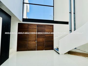CASA EN VENTA ZONA CANTERAS $12,500,000.