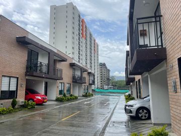 Excelente valor amplia casa dúplex en conjunto cerrado Villa del Campo