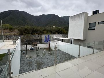 CASA EN VENTA VALLE DE CRISTAL MONTERREY CARRETERA NACIONAL