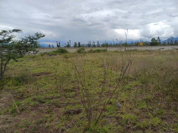 VENDO, TERRENO DE (901,80 m2), Malchingui
