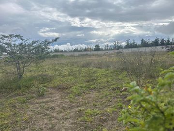 VENDO, TERRENO DE (901,80 m2), Malchingui