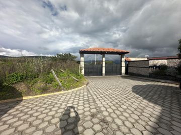 VENDO, TERRENO DE (901,80 m2), Malchingui