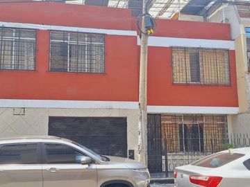 SE VENDE CASA CON UBICACIÓN ESTRATÉGICA