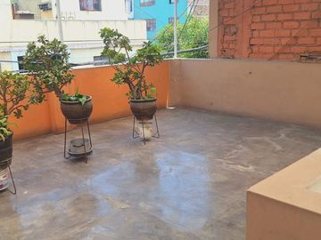 SE VENDE CASA CON UBICACIÓN ESTRATÉGICA