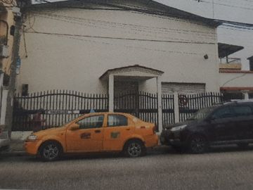 BODEGA COMERCIAL EN VENTA EN EL CENTRO SUR DE GUAYAQUIL (2 FRENTES)