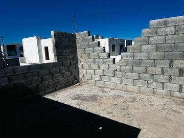 CASA EN VENTA EN OBRA GRIS CON TERRENO EXCEDENTE EN VILLAS DEL RENACIMIENTO TORREON COAHUILA