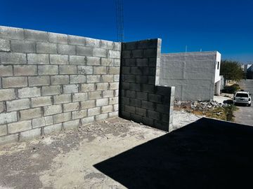 CASA EN VENTA EN OBRA GRIS CON TERRENO EXCEDENTE EN VILLAS DEL RENACIMIENTO TORREON COAHUILA