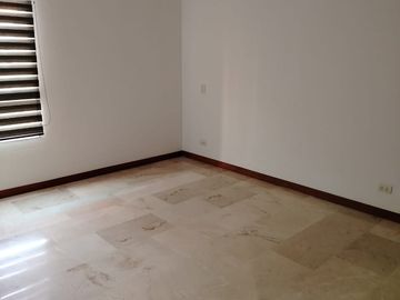 VENTA DE APARTAMENTO LAURELES SANTA TERESITA