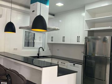 MODERN HOUSE PRIME LOCATION FOR SALE! (CLEAN TITLED)