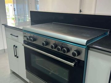MODERN HOUSE PRIME LOCATION FOR SALE! (CLEAN TITLED)