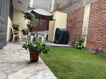 CASA FRENTE A PARQUE EXCELENTE ESTADO SALAMANCA