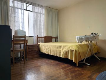 CASA FRENTE A PARQUE EXCELENTE ESTADO SALAMANCA