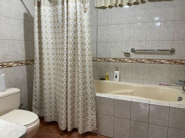 CASA FRENTE A PARQUE EXCELENTE ESTADO SALAMANCA