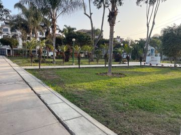 CASA FRENTE A PARQUE EXCELENTE ESTADO SALAMANCA
