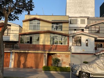 CASA FRENTE A PARQUE EXCELENTE ESTADO SALAMANCA