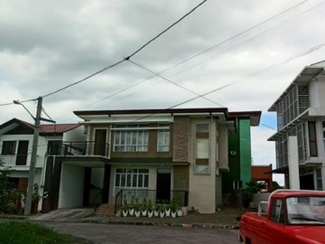 HOUSE AND LOT FOR SALE IN GRAND VILLAGE IN GEN.TRI.CAVITE...RUSH!!!!