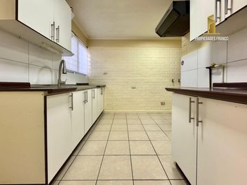 VILLA ALEMANA VENDE CASA 4D 2B CONDOMINIO CON PISCINA