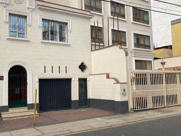 Vendo Hotel de 27 habitaciones y 8 suites en la mejor zona turística de Miraflores.