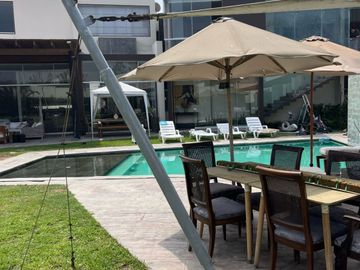 HERMOSA CASA EN ZONA EXCLUSIVA  DE LA ENCANTADA DE VILLA - CHORRILLOS