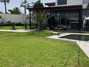 HERMOSA CASA EN ZONA EXCLUSIVA  DE LA ENCANTADA DE VILLA - CHORRILLOS