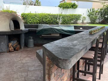 HERMOSA CASA EN ZONA EXCLUSIVA  DE LA ENCANTADA DE VILLA - CHORRILLOS